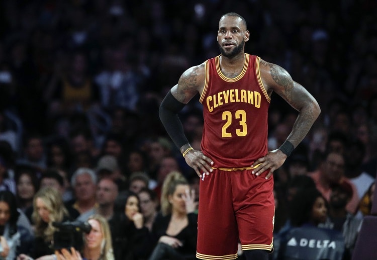 LeBron James đồng ý một bản hợp đồng 4 năm trị giá 154 triệu đôla với Los Angeles Lakers