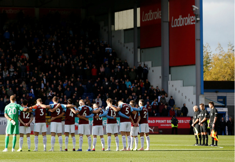 Premier League: Burnley có câu trả lời khi thủ môn Kepa Arizabalaga phá bóng không tốt từ đường tạt bóng