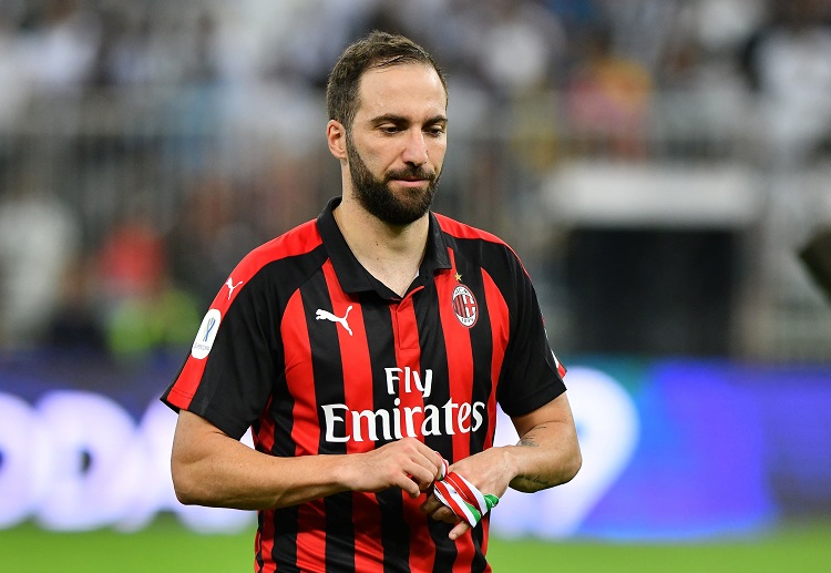 Chelsea looking forward to sign striker Gonzalo Higuain to improve their Premier League performance