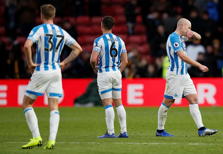 Primary KeywordPremier League Secondary Keyworddự đoán sbobet  nhận định West Ham vs Huddersfield  cập nhật Premier League 2019 Article Title VNPremier League West Ham vs Huddersfield: Khó khăn cho Huddersfield! Article Title EnglishPremier League West Ham vs Huddersfield: A challenging match for Huddersfield! Premier League West Ham vs Huddersfield: Khó khăn cho Huddersfield! West Ham vs Huddersfield Cùng dự đoán Sbobet đánh giá trận West Ham vs Huddersfield, 23:00 ngày 16/03 (GMT+8) và cập nhật Premier League 2019! West Ham cần thêm 1 điểm nữa để chính thức trụ hạng thành công, trong khi cơ hội đó đối với Huddersfield gần như không còn. Do vậy, trận đấu tới có lẽ sẽ chỉ có một đội chơi hết mình. Những điểm đáng chú ý West Ham đang có thành tích ghi bàn không đế nỗi tồi. Sau 30 vòng đấu, họ cũng có được 37 bàn thắng. Song, cũng có đến 43 lần đội bóng này để thủng lưới. Trong quá khứ, có 3 lần đội bóng này đối đầu với đối thủ Huddersfield. Trong cả 3 trận đấu đó, họ đều có được bàn thắng. Thậm chí, 2/3 trận này họ ghi được từ 2 bàn thắng trở lên. Trong 10 trận đấu gần đây nhất của mình, có 6 trận West Ham ghi được bàn thắng. Trong đó, có 3 trận họ ghi được từ 2 bàn trở lên. Song, cũng có đến 8/10 trận này họ để thủng lưới. Trên sân nhà, đến 8/10 trận họ có bàn với 6 trong số đó là từ 2 bàn thắng trở lên. Song, cũng có 7/10 trận này họ thủng lưới. 1 Theo các nhận định West Ham vs Huddersfield, trong khi đó, Huddersfield Town đang là đội bóng gây thất vọng nhất giải đấu, đặc biệt là ở hàng công. Sau 30 vòng đấu, chỉ vỏn vẹn 15 lần họ có được bàn thắng. Thế nhưng, lại có đến 53 lần họ để thủng lưới. Trong 3 lần đối đầu với đối thủ thành London này, có 2 trận họ có bàn nhưng cả 2 trận họ chỉ đều ghi được 1 bàn. Trong 10 trận đấu gần đây nhất của mình, chỉ vỏn vẹn 2 trận Huddersfield có được bàn thắng, 1 thành tích hết sức tồi tệ. Trong khi đó, có đến 8/10 trận này họ thủng lưới với 5 trong số đó là từ 2 bàn thua trở lên. Trên sân khách, cũng chỉ 3/10 trận gần nhất họ có bàn. Song, cũng có 8/10 trận này họ thủng lưới với 4 trong số đó là từ 2 bàn thua trở lên. West Ham đang đứng thứ 9 trên bảng xếp hạng với 39 điểm sau 30 vòng đấu của Ngoại hạng Anh. Ở 3 lần đối đầu trước đây với đội khách, cả 3 lần họ đều bất bại với 2 trong số đó là những chiến thắng. Cả 2 chiến thắng này, đội chủ sân London đều thắng với cách biệt 2 bàn trở lên. Điều này cho thấy cả năng thắng đậm của họ trong trận này là khá cao. Trong 10 trận đấu gần đây nhất của mình, có 3 trận West Ham giành được chiến thắng. Đáng chú ý khi 2/3 chiến thắng này, họ đều thắng cách biệt 2 bàn trở lên. Ngoài ra, 2/3 trận đó họ cũng giữ sạch lưới. Trên sân nhà, đến 6/10 trận gần nhất West Ham giành chiến thắng. Đến 4 trong số đó họ thắng cách biệt 2 bàn trở lên.  2 Theo các nhận định West Ham vs Huddersfield, trong khi đó, Huddersfield Town đang là đội bóng đội sổ cả giải đấu và có nguy cơ cao nhất phải xuống hạng ở mùa giải sau. Sau 30 vòng đấu, đội bóng này chỉ có được vỏn vẹn 14 điểm. Họ còn cách nhóm an toàn đến 16 điểm, 1 con số quá lớn với thực lực của họ hiện tại khi chỉ còn 8 vòng đấu nữa mọi chuyện sẽ kết thúc. Trong 3 lần đối đầu với West Ham, thành tích tốt nhất của họ chỉ là 1 trận hòa hồi đầu mùa. Trong 10 trận đấu gần đây nhất của mình, đến 8 trận Huddersfield để thua. Đáng chú ý khi đến 4 trong số đó họ thua cách biệt 2 bàn. Ngoài ra, 7/8 trận thua này họ đều không có bàn. Trên sân khách, đến 8/9 trận gần nhất họ thua trận. 3 trong số đó Huddersfield thua với cách biệt 2 bàn trở lên.  Đội hình dự kiến giữa 2 đội West Ham vs Huddersfield Town West Ham: Fabianski, Cresswell, Ogbonna, Diop, Fredericks, Rice, Felipe Anderson, Lanzini, Noble, Snodgrass, Chicharito. Huddersfield Town: Lossl, Durm, Schindler, Zanka, Bacuna, Billing, Gorenc-Stankovic, Mooy, Pritchard, Mounie, Kachunga. Lịch sử thi đấu 3 trận gần nhất 2 đội gặp nhau: West Ham thắng 2, hòa 1 West Ham mới để thủng lưới 4 lần trong 6 trận đấu gần nhất chơi trên sân nhà Huddersfield mới giành được 1 chiến thắng trên sân khách kể từ đầu giải Tip cược LỰA CHỌN TỐI ƯU: Chọn Xỉu (Under) kèo 2.5@0.87 *** (23h00 16/03 GMT+8) Theo các nhận định West Ham vs Huddersfield, Huddersfield Town có thành tích đối đầu tích cực trước West Ham, nhưng thực tế West Ham United đã thành công hơn nhiều trong lịch sử đối đầu gần đây nhất khi thắng 2 và hòa 1 trong 3 lần đối đầu với Terrier. Và việc phải hành quân đến sân nhà của West Ham ngày hôm nay được xem là một khó khăn với Huddersfield Town. Meta Description	Cùng dự đoán Sbobet đánh giá trận West Ham vs Huddersfield, 23:00 ngày 16/03 (GMT+8) và cập nhật Premier League 2019! 1st Image Request (English)	A picture of West Ham Image Title in Vietnamese	Premier League: West Ham mới để thủng lưới 4 lần trong 6 trận đấu gần nhất chơi trên sân nhà Image Caption in Vietnamese	West Ham United đã thành công hơn nhiều trong lịch sử đối đầu gần đây nhất Image Alt Text in Vietnamese	Premier League: West Ham đang đứng thứ 9 trên bảng xếp hạng với 39 điểm 2nd Image Request (English)	A picture of Huddersfield Image Title in Vietnamese	Premier League: Huddersfield Town có thành tích đối đầu tích cực trước West Ham Image Caption in Vietnamese	Huddersfield Town đang là đội bóng gây thất vọng nhất giải đấu Image Alt Text in Vietnamese	Premier League: Huddersfield mới giành được 1 chiến thắng trên sân khách kể từ đầu giải Outbound Link 1 URL	https://www.bbc.com/sport/football/teams/west-ham-united Outbount Link 1 Anchor Text	West Ham đang có thành tích ghi bàn không đế nỗi tồi Outbound Link 2 URL	https://www.bbc.com/sport/football/teams/huddersfield-town Outbount Link 2 Anchor Text	Huddersfield Town đang là đội bóng đội sổ cả giải Internal Link 1 URL	https://olahragamania.com/premier-league/ Iternal Link 1 Anchor Text	Premier League 2019 Internal Link 2 URL	https://olahragamania.com/vi/tag/huddersfield-town-vi/ Iternal Link 2 Anchor Text	các nhận định West Ham vs Huddersfield Tags /3	West Ham, Huddersfield FB Caption in Vietnamese	⚽ West Ham vs Huddersfield: Hành quân đến sân nhà của West Ham được xem là một khó khăn với Huddersfield Town!