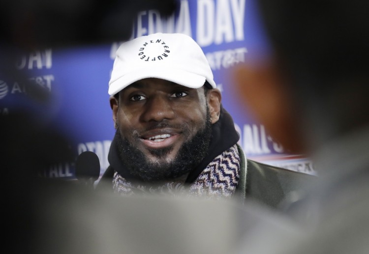 美国职业篮球联赛字母哥队vs勒布朗队的赛场动态