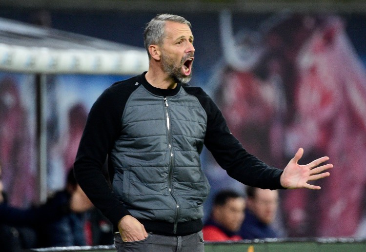 德甲 克劳斯送出了横传球