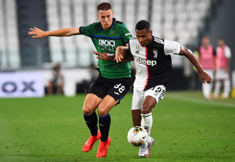 意甲 尤文图斯 的桑德罗获得黄牌