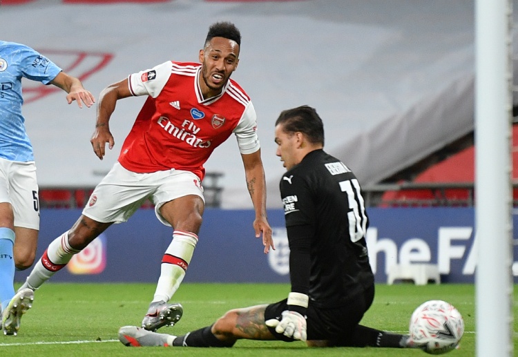 英超阿森纳的奥巴梅杨正在休息