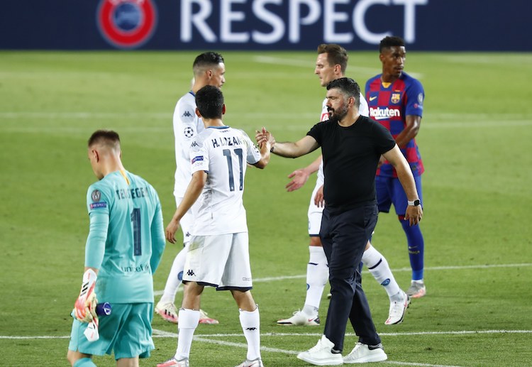 欧足联 那不勒斯 的洛伦佐获得黄牌