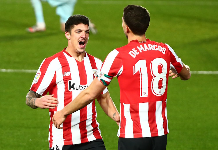 西甲 毕尔巴鄂竞技 的努涅斯遇到破门良机