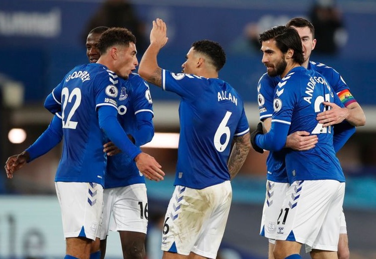 အဲဗာတန်တို့ လာမယ့် ပရီးမီးယားလိဂ် ပွဲစဉ်မှာ လက်စတာစီးတီးနဲ့ ကစားဖို့ရှိပြီး ချဲလ်ဆီးကတော့ ဝုဗ်နဲ့ ကစားရဖို့ ရှိနေလို့ ပွဲကြပ်နေတယ်လို့ ဆိုရမှာ ဖြစ်ပါတယ်။