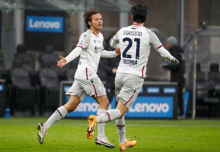 意甲博洛尼亚帕拉西奥正在控球