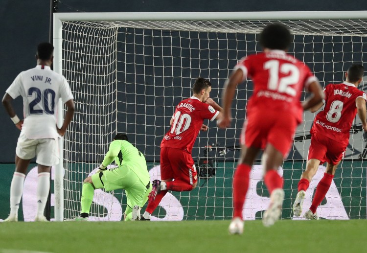 ဆီဗီလာ ကတော့ ဘာစီလိုနာနဲ့ ၄ မှတ်အထိ ကွာဟသွားလို့ လာလီဂါ ချန်ပီယံဆု မျှော်လင့်ချက်ကတော့ ဖြစ်နိုင်ချေ နည်းသွားခဲ့ပြီလို့ ပြောလို့ရပါတယ်။