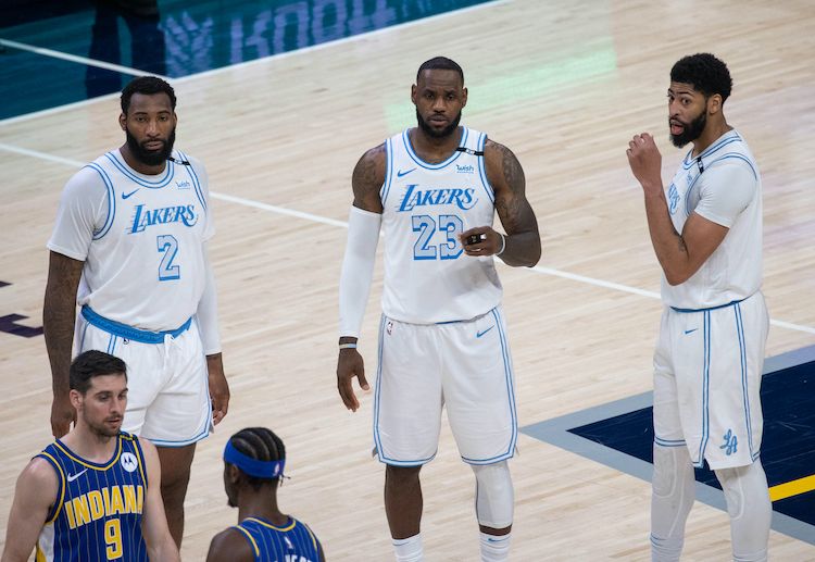 การเล่นในปีนี้ของทีม แอลเอ เลเกอร์ส ทำให้ข่าวบาสเกตบอลได้ลุ้นมากขึ้น