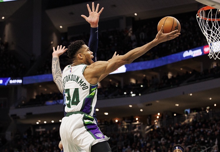 Giannis Antetokounmpo incar kemenangan di NBA.