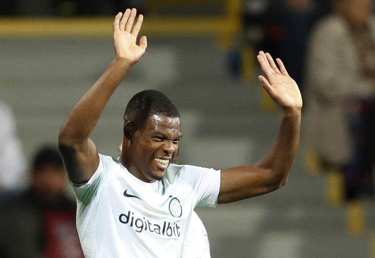 နယ်သာလန် လက်ရွေးစင် အတွက် အင်တာမီလန် ကလည်း ပြောင်းရွှေ့ကြေး ယူရိုသန်း (၆၀) သတ်မှတ်ခဲ့ပေမယ့် ဒမ်းဖရီးစ် ကတော့ စီးရီးအေ ကလပ်မှာပဲ ဆက်ရှိနေခဲ့ပါတယ်။