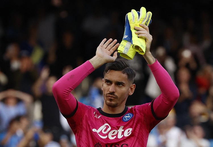 နာပိုလီဟာ ဒီရာသီမှာ စီးရီးအေ အမှတ်ပေးဇယားကို ဦးဆောင်ထားတဲ့ အပြင် လစ်ဗာပူးလ်၊ အေဂျက်စ်တို့ ပါဝင်နေတဲ့ ချန်ပီယံလိဂ် အုပ်စု အဆင့် မှာလည်း ထိပ်ဆုံး ကနေ ဦးဆောင်လျက် ရှိပါတယ်။