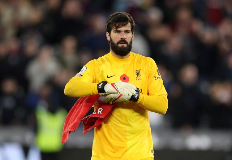 Ở mùa giải trước, Alisson đã chia sẻ danh hiệu Găng tay vàng Premier League với Ederson của Man City