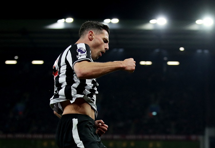 Fabian Schar jadi kejutan di Premier League