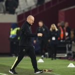 အာဆင်နယ်က ပြီးခဲ့တဲ့ ပရီးမီးယားလိဂ် ပွဲစဉ်မှာ ဖူလ်ဟမ်နဲ့ အမှတ်ခွဲယူခဲ့ရပြီးတော့ ကြားရက်မှာ ကစားတဲ့ ယူရိုပါလိဂ် မှာတော့ မိုနာကို ကို ၃-၀ ရလဒ်နဲ့ အနိုင်ရထားပါတယ်။