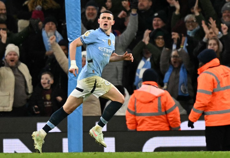 Phil Foden incar gol di pertandingan Premier League