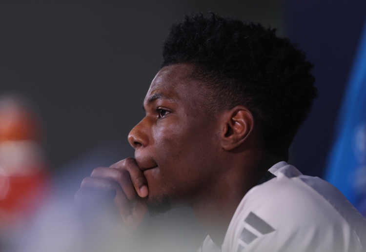 ဒါကြောင့် ပရီးမီးယားလိဂ် ကလပ်က လက်ရှိမှာ ရီးရဲလ်မက်ဒရစ်က ဂိုးသမား အန်ဒရီ လူနင်နဲ့ အတူ ကွင်းလယ်လူ အော်ရီလီယန် ချူအာမန်နီကို အာရုံစိုက်လာဖို့ ရှိနေကြောင်း သိရပါတယ်။