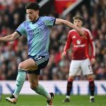 အာဆင်နယ်ဟာ ပရီးမီးယားလိဂ် အမှတ်ပေးဇယား အဆင့် ၂ နေရာမှာ ရပ်တည်နေပေမယ့် ဇယား ထိပ်က လစ်ဗာပူးလ်နဲ့ တစ်ပွဲလျော့ ကစားကာ ၁၅ မှတ် အထိ ပြတ်တောက်နေခဲ့ပါတယ်။