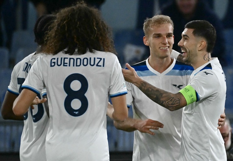 လာဇီယိုက လက်တလော စီးရီးအေ အမှတ်ပေးဇယား အဆင့် ၇ နေရာမှာ ရပ်တည်နေပြီးတော့ ဥရောပ ဝင်ခွင့် တစ်နေရာ အတွက် မျှော်လင့်နေတဲ့ အသင်းပါ။