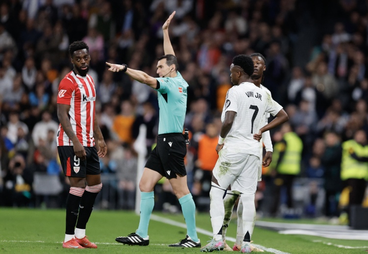 ဗင်နီးစီးယပ်စ်က ရီးရဲလ်မက်ဒရစ်နဲ့ လာလီဂါ ချန်ပီယံ ၃ ကြိမ်၊ ချန်ပီယံလိဂ် ၂ ကြိမ်၊ ကိုပါဒယ်ရေး ၁ ကြိမ်၊ စပိန်စူပါဖလား ၃ ကြိမ်၊ စူပါဖလား ၂ ကြိမ်၊ ကလပ် ကမ္ဘာ့ဖလား ၂ ကြိမ်နဲ့ ဖီဖာ ကွန်တီနန်တယ်ဖလား ၂ ကြိမ် ရရှိထားပါတယ်။