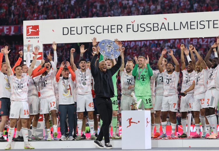 뱅상 콤파니 감독은 분데스리가에서 우승하며 전술적 우수함과 리더십을 발휘했다.