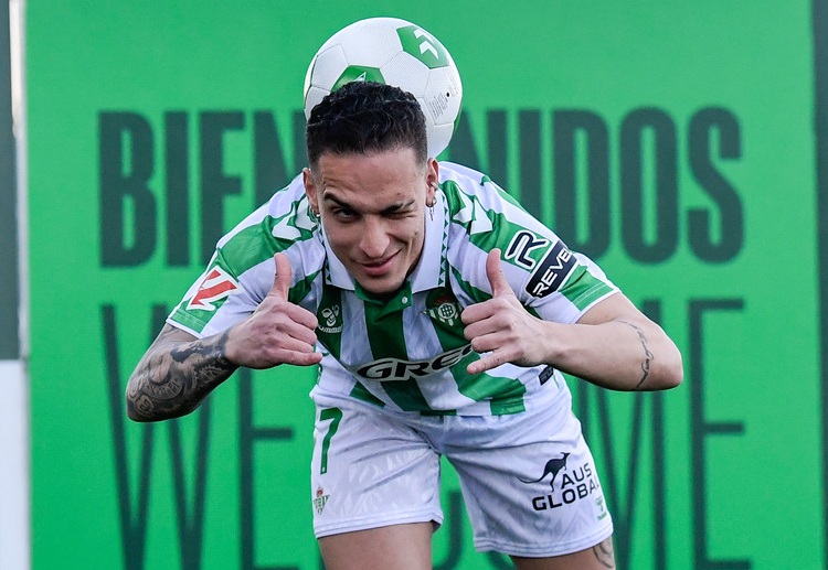 ဒီလို အန်တိုနီကို ပရီးမီးယားလိဂ် ကလပ် အာဆင်နယ်က စိတ်ဝင်စားကြောင်း သတင်းတွေ ထွက်လာချိန်မှာပဲ ဘရာဇီးလ်သားက လာလီဂါမှာ ဆက်ရှိနေဖို့လည်း များနေပါတယ်။