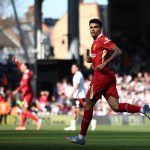 အသက် ၂၈ နှစ် အရွယ် တိုက်စစ်မှူး ကတော့ ပရီးမီးယားလိဂ် ကလပ် လစ်ဗာပူးလ်နဲ့ ၂၀၂၇ ခုနှစ် အထိ စာချုပ်သက်တမ်း ကျန်ရှိနေပါသေးတယ်။