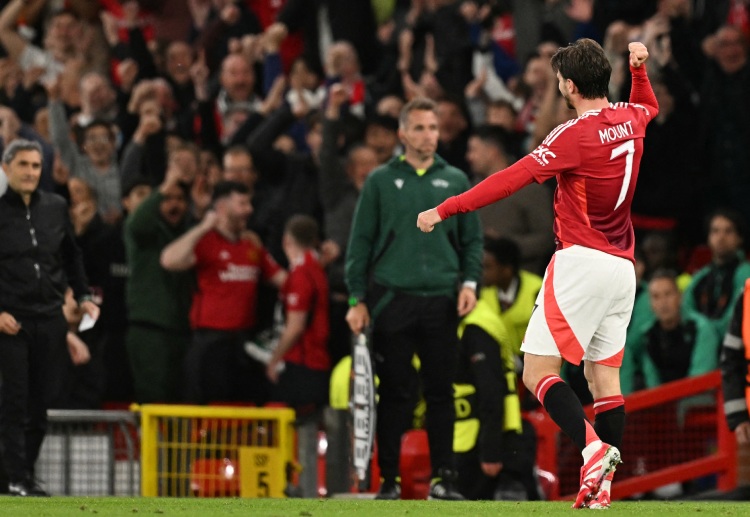 The Sun ရဲ့ ဖော်ပြချက်အရ ဆိုရင်တော့ ပရီးမီးယားလိဂ် ကလပ်ဟာ ကစားသမားတိုင်းကို အပြောင်းအရွှေ့ စာရင်းတင်ထားတယ်ကြောင်း သိရပါတယ်။