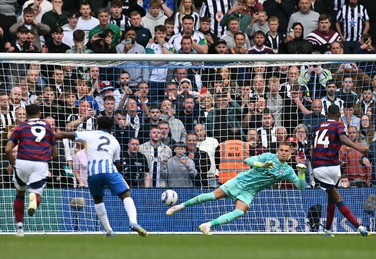 英超联赛 终场前,阿亚里禁区手球,VAR确认点球,伊萨克主罚命中,纽卡斯尔1比1扳平。