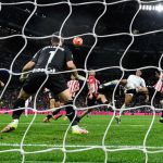 Bóng đá: Simon là một thủ môn rất toàn diện