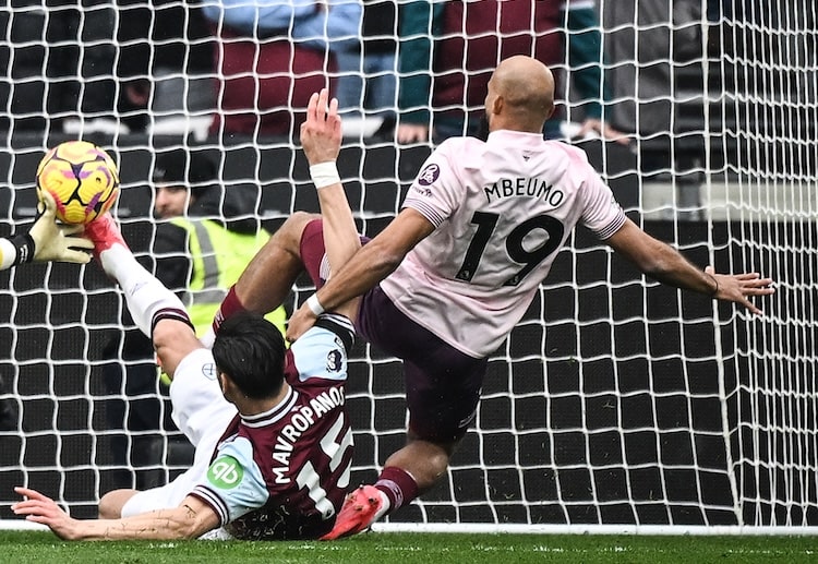 လက်ရှိအချိန်ထိတော့ ပရီးမီးယားလိဂ် ကလပ်တွေ ဘက်က ယိုကီးရက်စ် အတွက် စပိုတင်းလစ္စဘွန်းနဲ့ ချိတ်ဆက်ထားခြင်း မရှိသေးပါဘူး။