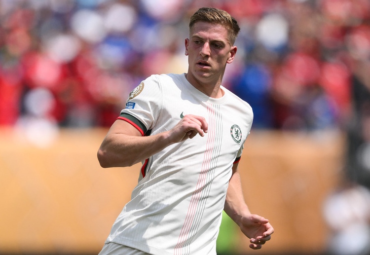 အသက် ၂၂ နှစ် အရွယ် ကစားသမားဟာ အစ်ပ်ဆွစ်ချ်တောင်း အတွက် ပရီးမီးယားလိဂ် ၃၇ ပွဲ ကစားပြီး ၁၂ ဂိုး သွင်းယူပေးနိုင်ခဲ့ပေမယ့် သူ့ရဲ့ အသင်း ကတော့ ရာသီကုန်မှာ တန်းဆင်းသွားခဲ့ရပါတယ်။