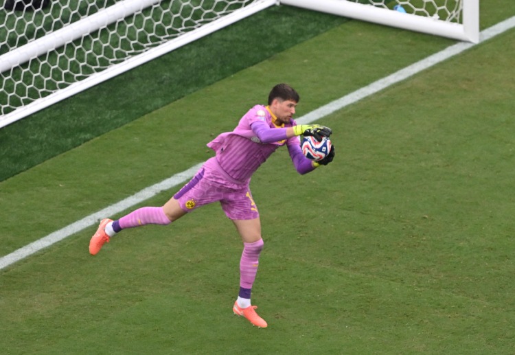 世俱杯 科贝尔屡献扑救，多特首战守住平局。