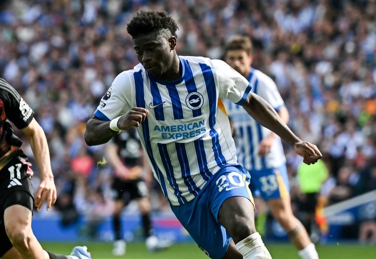 သူဟာ အသက်အရွယ် ငယ်သေးပေမယ့် ပရီးမီးယားလိဂ်မှာ ခပ်မြန်မြန် အံဝင်ခဲ့ပြီးတော့ ဝါရင့် ကစားသမား တစ်ဦး သဖွယ် ကစားပြနေသူလည်း ဖြစ်ပါတယ်။