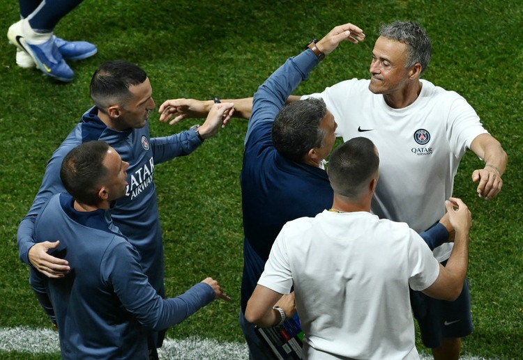 ပီအက်စ်ဂျီနဲ့ ချဲလ်ဆီး တို့ဟာ ဖီဖာ ကလပ် ကမ္ဘာ့ဖလား ဗိုလ်လုပွဲ အဖြစ် လာမယ့် တနင်္ဂနွေနေ့ မှာတော့ ယှဉ်ပြိုင်ကစားကြမှာ ဖြစ်ပါတယ်။