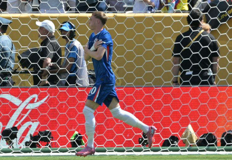 ချဲလ်ဆီးဟာ ပုံစံဟောင်းနဲ့ ကျင်းပခဲ့စဉ်တုန်းက ချန်ပီယံ တစ်ကြိမ် ဖြစ်ထားတာကြောင့် ဖီဖာ ကလပ် ကမ္ဘာ့ဖလား ချန်ပီယံဆုကို ဒုတိယအကြိမ်မြောက် ရယူနိုင်ခဲ့တာလည်း ဖြစ်ပါတယ်။