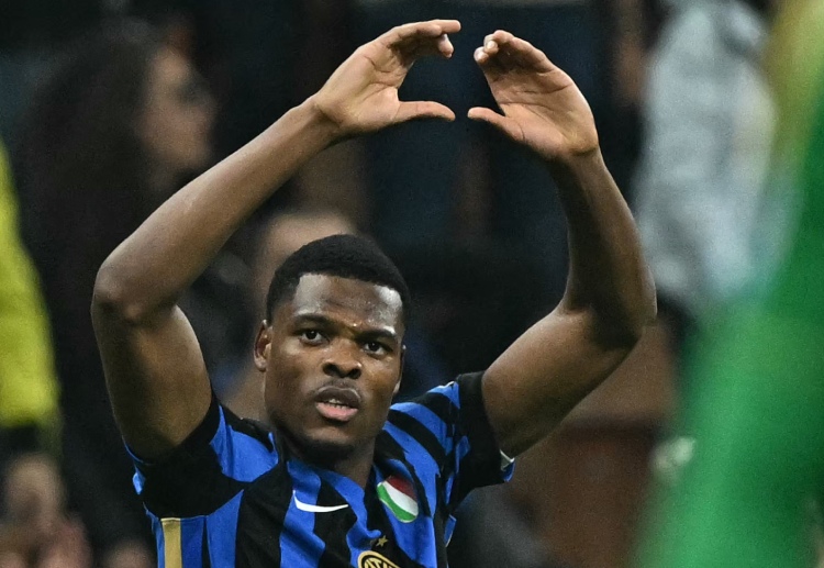 တစ်ဖက် မှာတော့ စီးရီးအေ ကလပ်က ဒမ်းဖရီးစ် ထွက်ခွာသွားခဲ့ရင် အစားထိုးဖို့ အတွက် ဘိုလော့ဂ်နာက ဆွစ်ဇာလန် တောင်ပံ ကစားသမား ဒန် အန်ဒိုယီနဲ့ ပြန်လည် အစားထိုးဖို့ ပြင်ဆင်ထားပါတယ်။