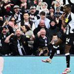 ဆွီဒင် တိုက်စစ်မှူးဟာ နယူးကာဆယ် အတွက် အကောင်းဆုံး ခြေစွမ်းပြနေပြီးတော့ ပရီးမီးယားလိဂ် ပြိုင်ဘက် အသင်းတွေရဲ့ စိတ်ဝင်စားခြင်း ခံနေရတာ ဖြစ်ပါတယ်။