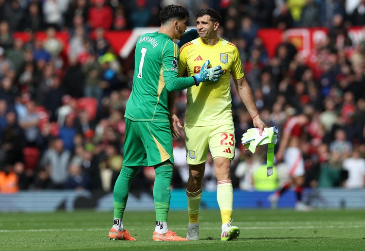 မာတီနက်ဇ် ကတော့ ပြီးခဲ့တဲ့ ရာသီက အက်စတွန်ဗီလာရဲ့ ပရီးမီးယားလိဂ် အ်ိမ်ကွင်း နောက်ဆုံး ပွဲစဉ်မှာ ပရိသတ်တွေကို အသင်း ပြောင်းရွှေ့တော့မယ့် ပုံစံမျိုးနဲ့ နှုတ်ဆက်ထားခဲ့သူ ဖြစ်ပါတယ်။