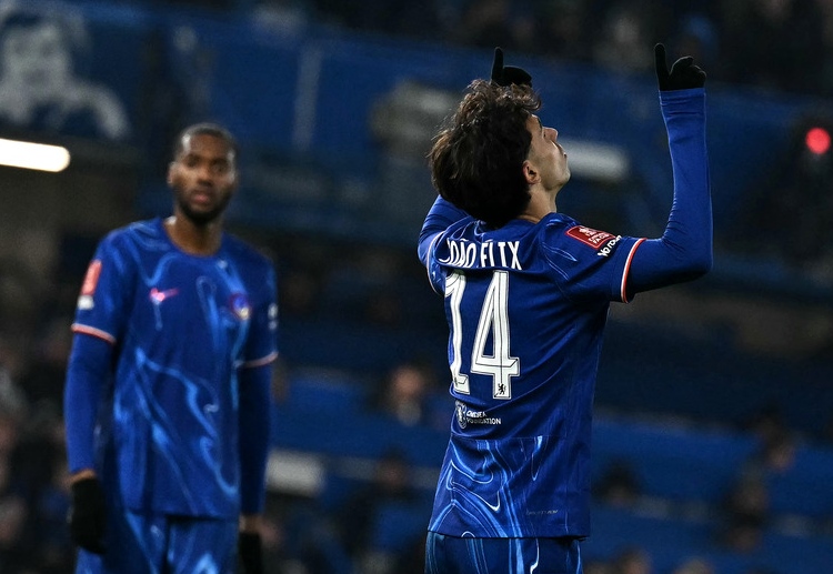 ဒါပေမယ့်လည်း ဖီးလစ်က ပရီးမီးယားလိဂ် ကလပ် ချဲလ်ဆီးမှာ ပွဲ ၂၀ သာ ကစားခဲ့ရပြီး အေစီမီလန်ကို အငှားနဲ့ ထွက်ကစားခဲ့ရပါတယ်။