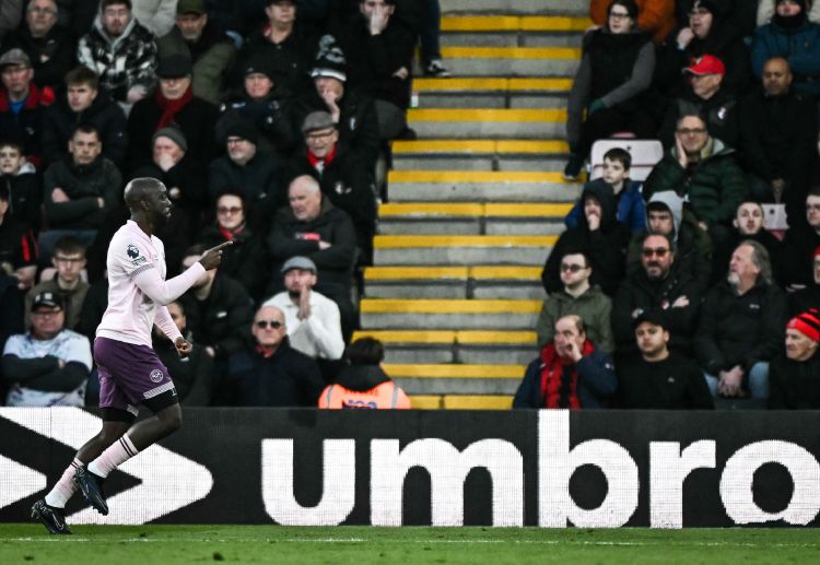 德甲联赛 勒沃库森官方宣布，利物浦中卫贾雷尔·宽萨加盟，转会费高达3500万英镑。这一金额让宽萨成为药厂历史上最贵球员。