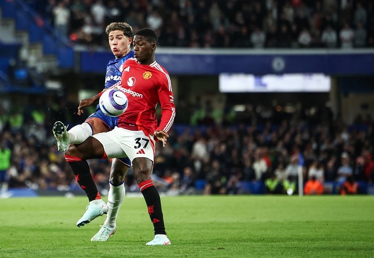 တော့တင်ဟမ်ဟော့စပါး ကတော့ ပရီးမီးယားလိဂ် ပြိုင်ဘက် ချဲလ်ဆီးရဲ့ ထိပ်တန်း အပြောင်းအရွှေ့ ပစ်မှတ် ဖြစ်တဲ့ ဇာဗီ ဆိုင်မွန်စ်ကို အံ့အားသင့်ဖွယ် ကမ်းလှမ်းဖို့ ရှိနေကြောင်း သိရပါတယ်။