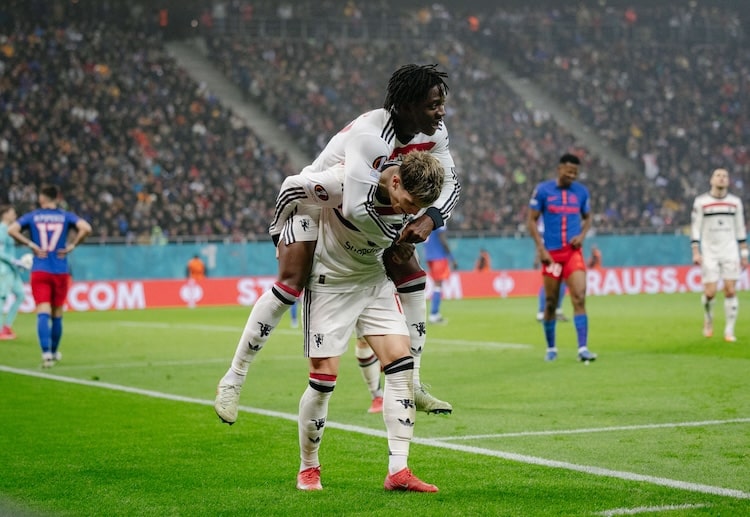 မိန်းနူးကို ခေါ်ယူချင်နေတဲ့ ပရီးမီးယားလိဂ် ကလပ်တွေထဲမှာ နာမည် အထွက်ဆုံး ကတော့ တော့တင်ဟမ်ဟော့စပါး၊ ချဲလ်ဆီးနဲ့ ဘရိုက်တန်တို့ ဖြစ်ပါတယ်။