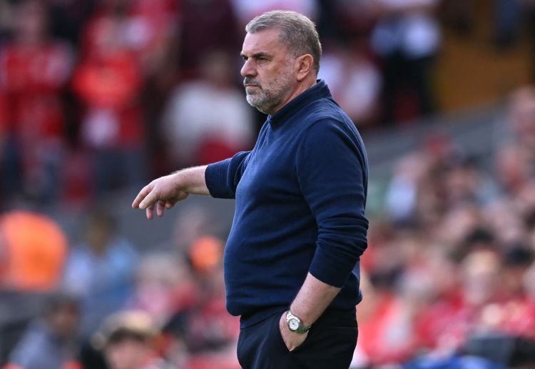 လက်ရှိမှာ အန်ဂျီ ပိုစတီကိုဂလူးက အသင်း လက်မဲ့ ဖြစ်နေပြီးတော့ သူ့ကို စူပါလိဂ်နဲ့ ဘွန်ဒက်စ်လီဂါ ကလပ် တို့က ကမ်းလှမ်းပြီး ဆွေးနွေးနေတာ ဖြစ်ပါတယ်။