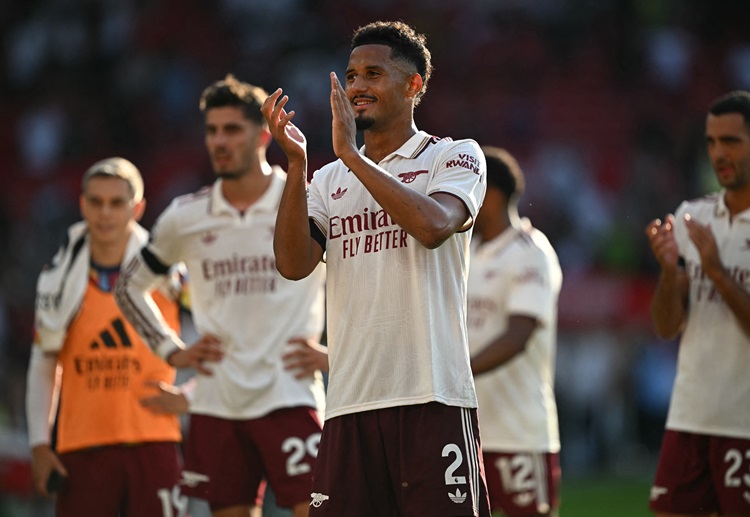 သူဟာ ပြီးခဲ့တဲ့ နှစ်ရာသီ ဆက်တိုက် ပရီးမီးယားလိဂ်ရဲ့ အကောင်းဆုံး ခံစစ်မှူးတွေ အဖြစ် သတ်မှတ်ခံထားရသလို လက်ရှိ ကမ္ဘာ့အကောင်းဆုံး နောက်ခံလူတွေထဲမှာလည်း ပါဝင်နေပါတယ်။