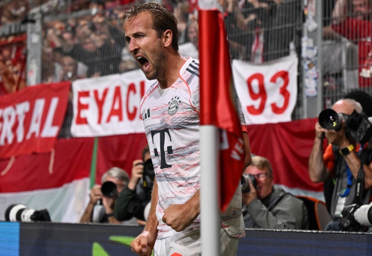 လက်ရှိမှာ ဟယ်ရီကိန်းက ပြီးခဲ့တဲ့ ရာသီက ဘွန်ဒက်စ်လီဂါ ချန်ပီယံဆုနဲ့ အတူ ကစားသမား ဘဝ ဖလား မရရှိတဲ့ ကျိန်စာဆိုးကို ချိုးဖျက်ထားနိုင်သူ ဖြစ်ပါတယ်။