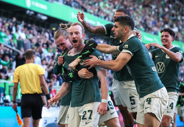 德甲联赛 沃尔夫斯堡队长阿诺德在与科隆的对决中攻入一球，表现不凡，还送出一记助攻。