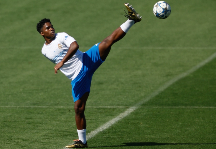 ဒါပေမယ့်လည်း ဘရာဇီးလ်သားက မန်ချက်စတာယူနိုက်တက်ထက် လာလီဂါ ကလပ် ရီးရဲလ်ဆိုစီဒက်ကို ပြောင်းရွှေ့ဖို့ ပိုများနေကြောင်း CaughtOffside က ဖော်ပြပါတယ်။