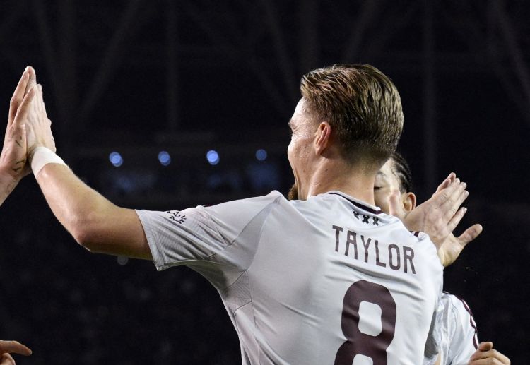 欧冠联赛 阿贾克斯队长泰勒因犯规动作过大，被主裁判直接出示红牌。